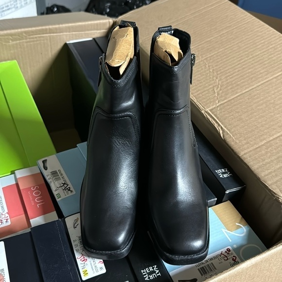 Naturalizer Emmy Block Heel Bootie in Black Leather (WIDE) - Picture 4 of 6